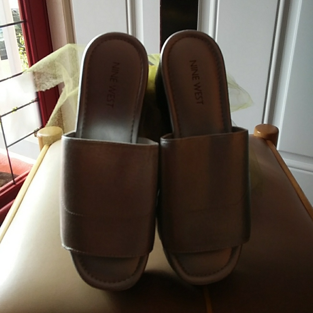 Silver Nine West platform /Sandles